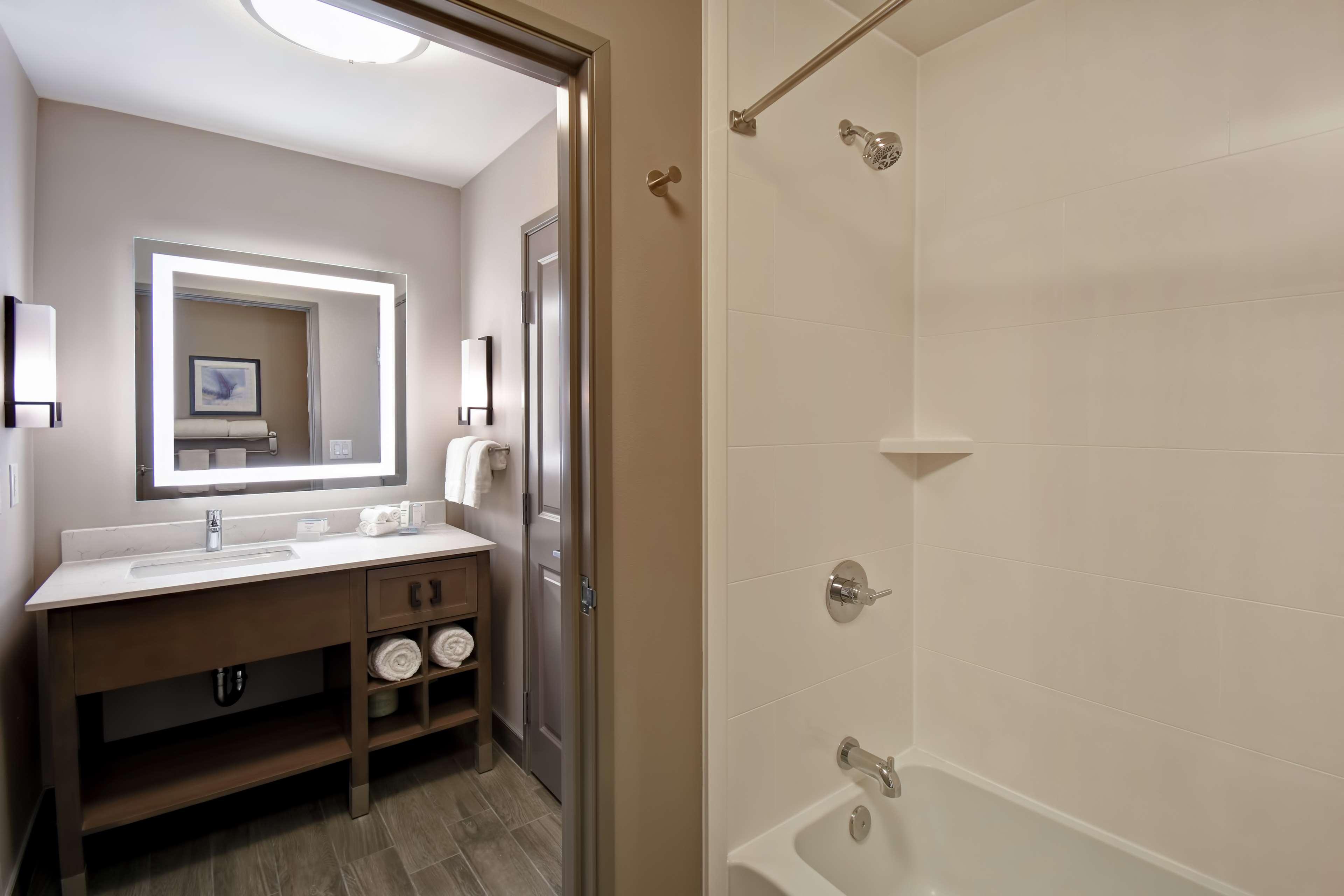 Homewood Suites By Hilton Orange New Haven Экстерьер фото